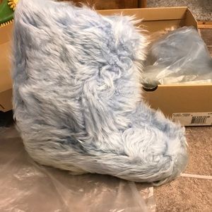 New in box Ugg Fluff Momma made in New Zealand!!!